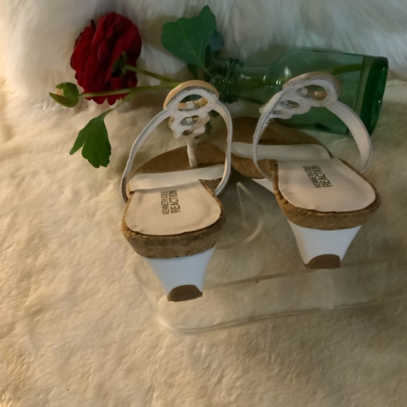NWOT Kenneth Cole - White wedge sandals. Sz 6M - Picture 2 of 8